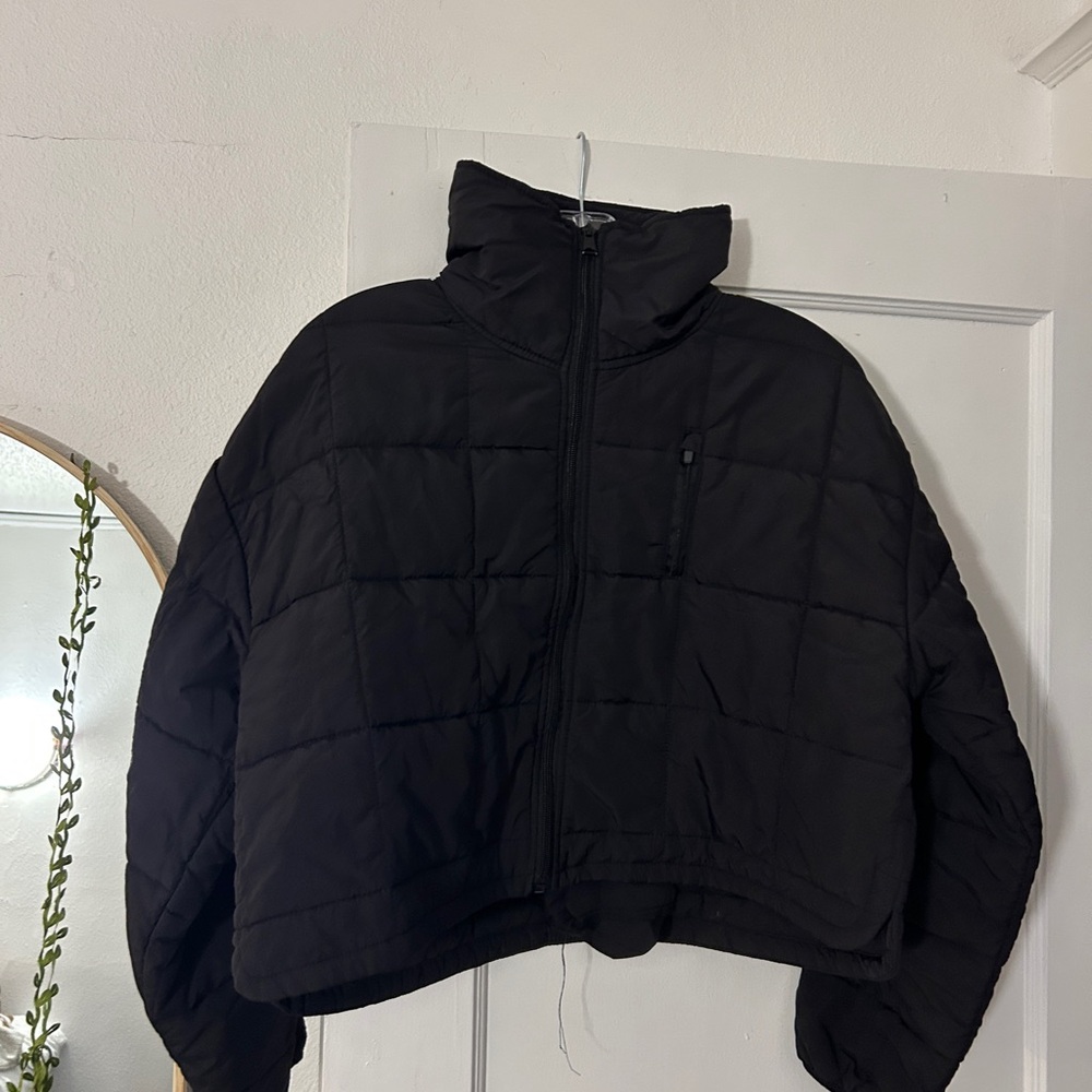 Love Tree Women's Black Cropped Puffer Jacket